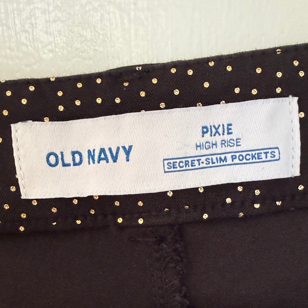 Old Navy High Rise Pixie Pant - Picture 3 of 4